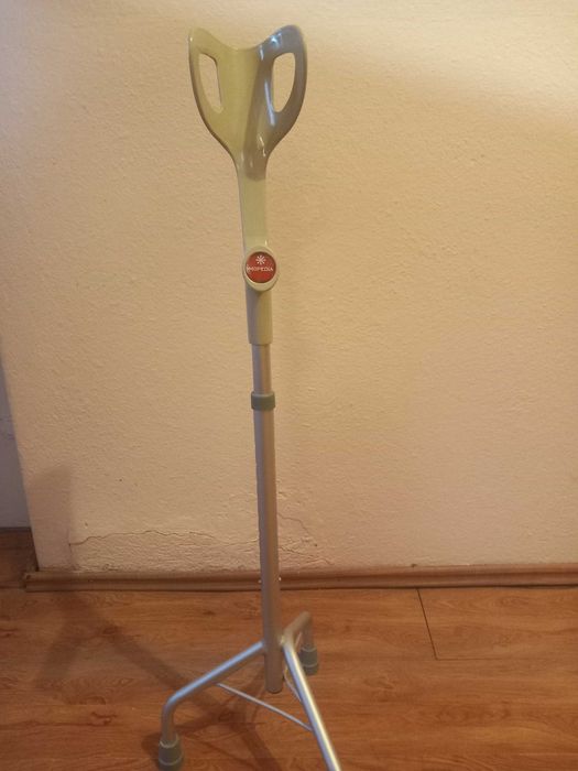 Carje cu sprijin pe antebraț