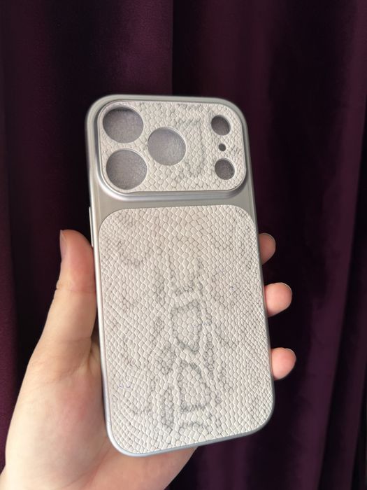 Чехлы на айфон 17pro