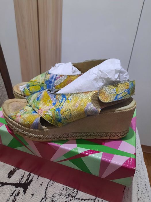 Босоножки кожаные