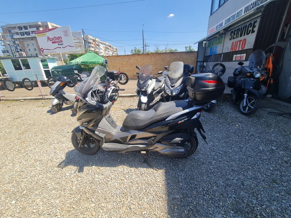 Vind scuter Kawasaki R-300