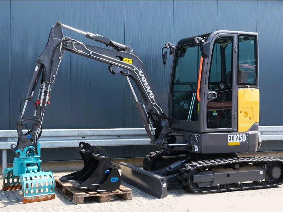 Гусеничные мини экскаватор Volvo ECR 25 D