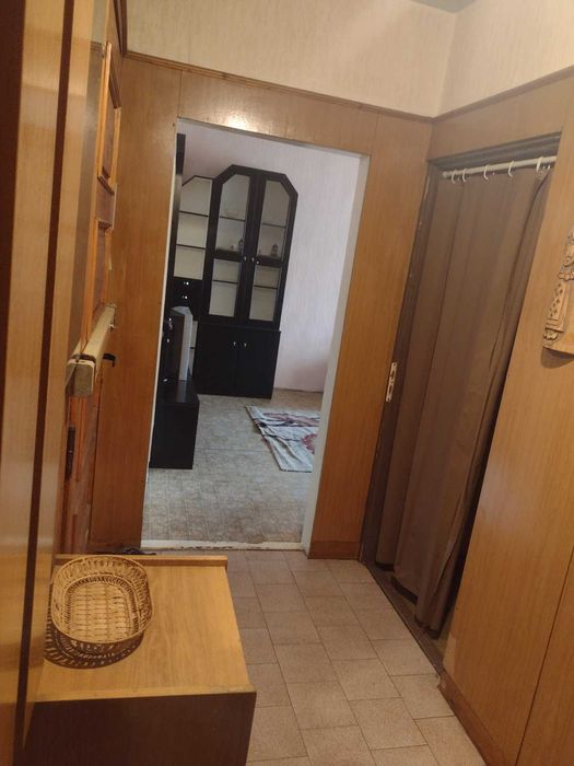 Продавам двустаен панел