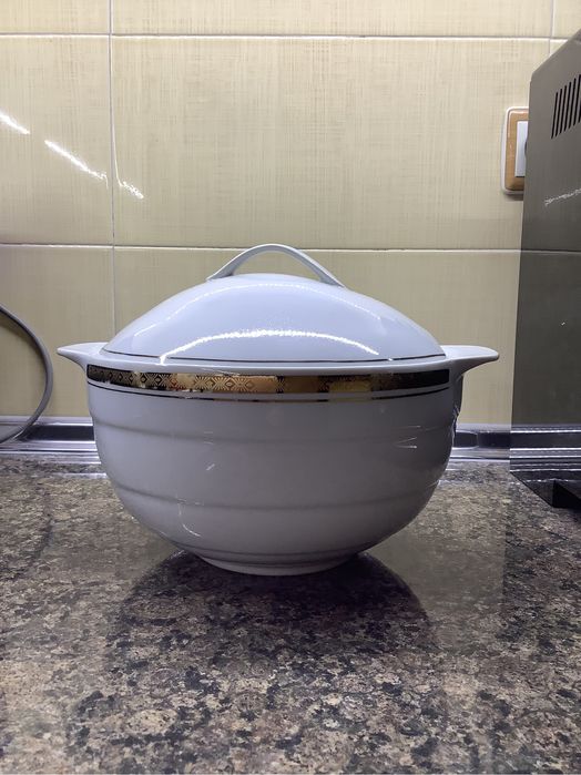 Нов порцеланов супник,плата, сосиера