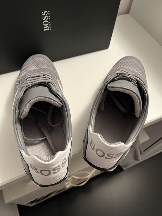 Vand adidasi Hugo boss, originali noi..