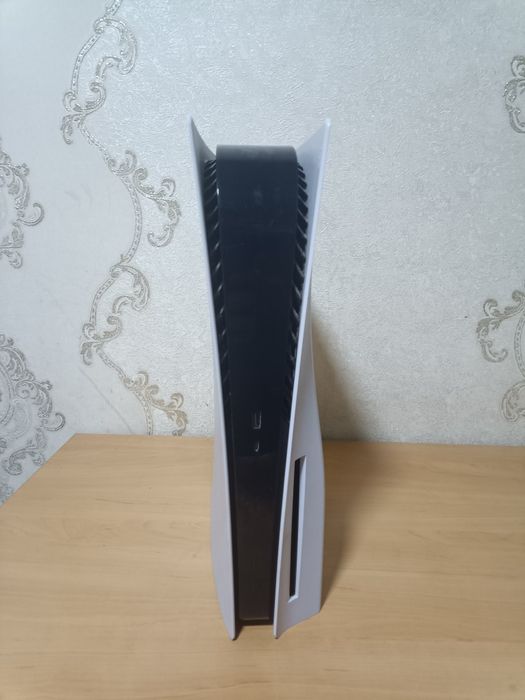 Sony PlayStation 5 в отличном состоянии