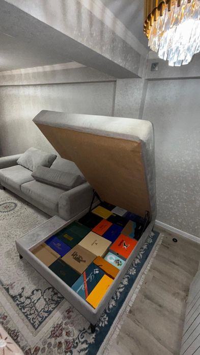 Диван б/у. Хорошим состоянием