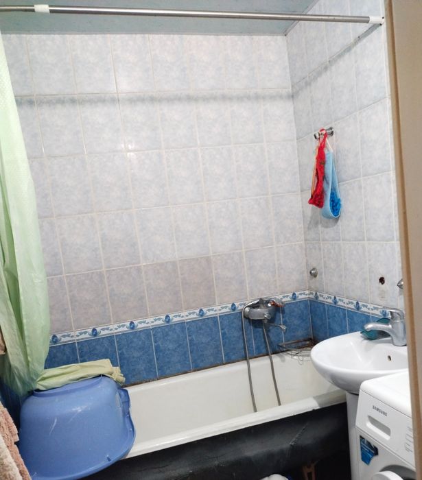 3 хонани бемалол 4 хона килинган сотилади 78 КВ богча мактаб Якин