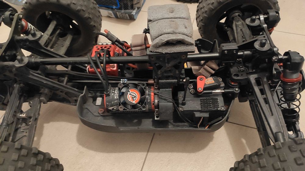 Monster Team Corally KRONOS XP6S 1:8 V2 - RTR