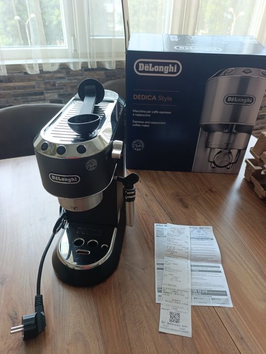 Еспресо кафе машина DeLonghi Dedica