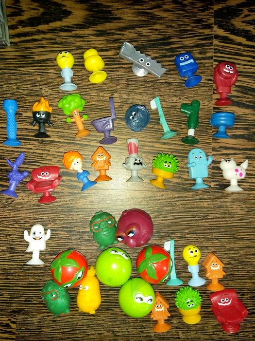 Играчки от киндер яйца,(някои от времето на соца) и други играчки
