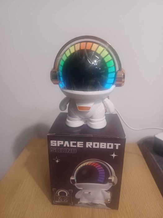 LED Bluetooth Високоговорител – Астронавт, RGB светлини, Нов