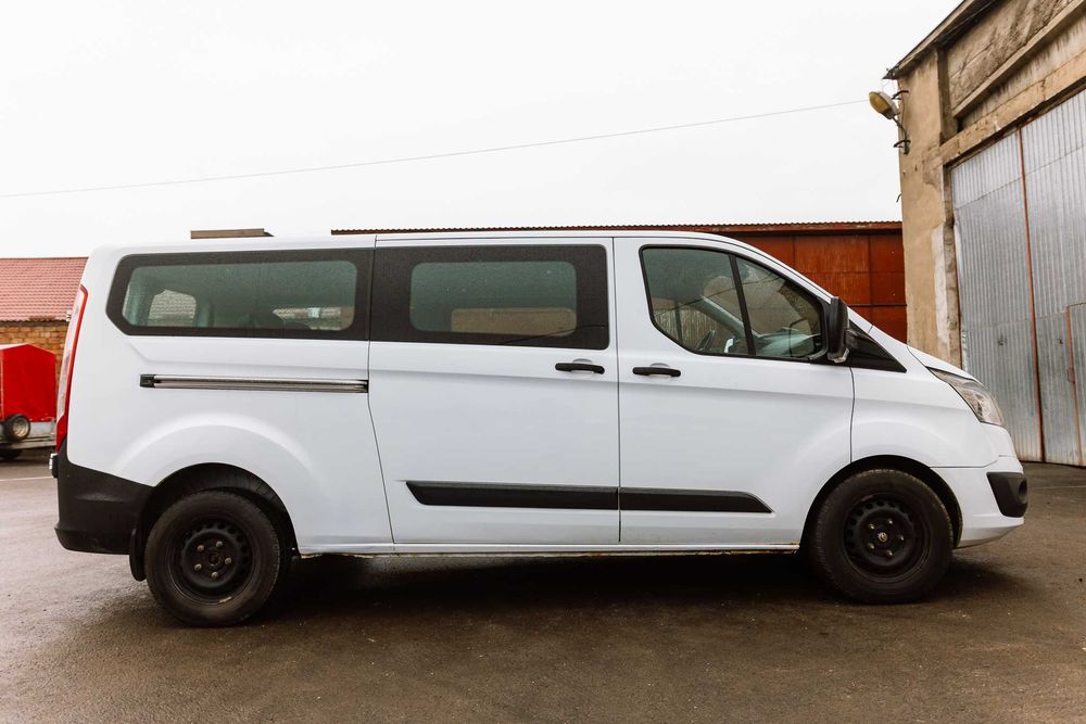 Ford Transit Custom – 9 locuri – 2015 – 220.000 km – Dotări premium