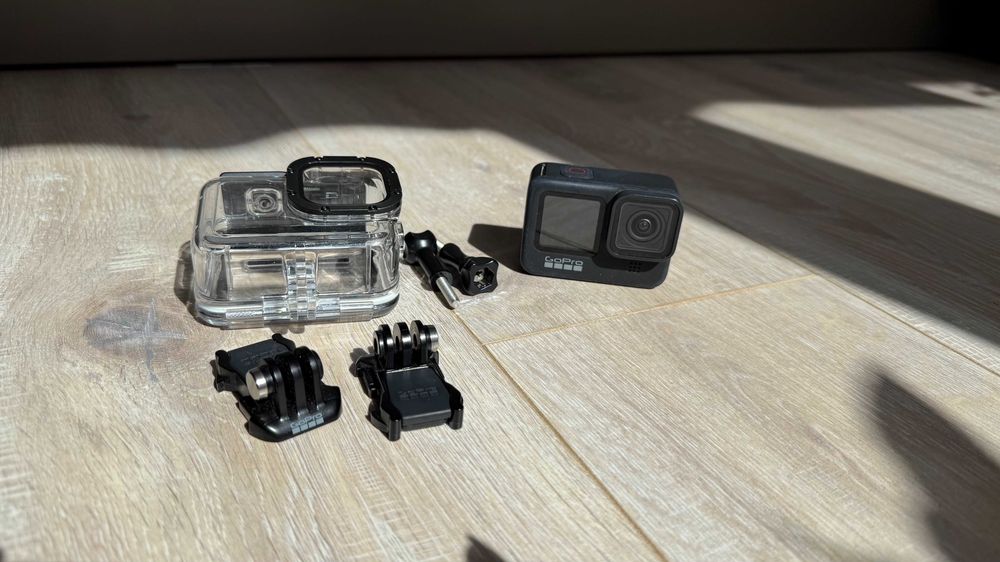 GoPro Hero Black 9 + Оригинален Водоустойчив Кейс + 2 Акесесоара