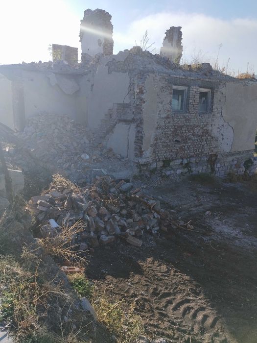 Подарявам тухли единички