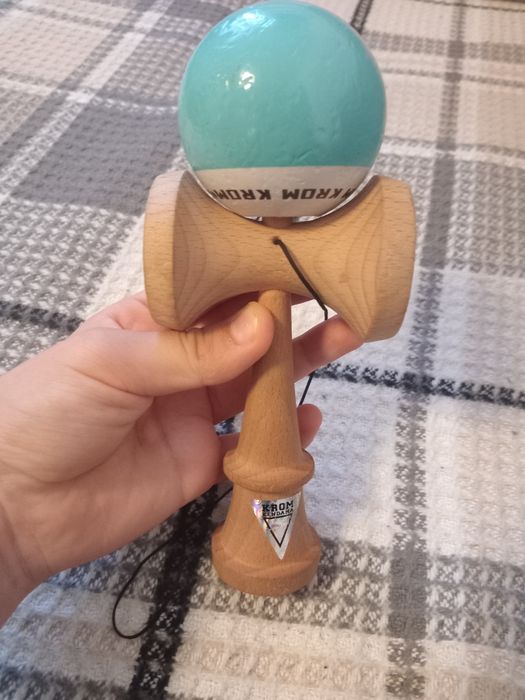 Kendama Krom Pop Albastră