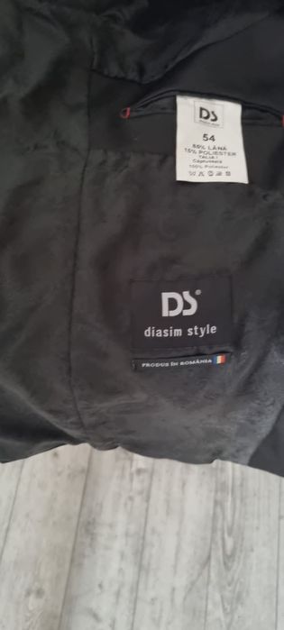 Vand costum barbati ,marimea 54 cumparat de la BKS