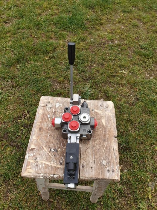 Distribuitor hidraulic actionat electric