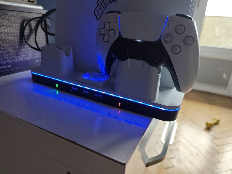 Охлаждаща стойка с зарядно PS5
