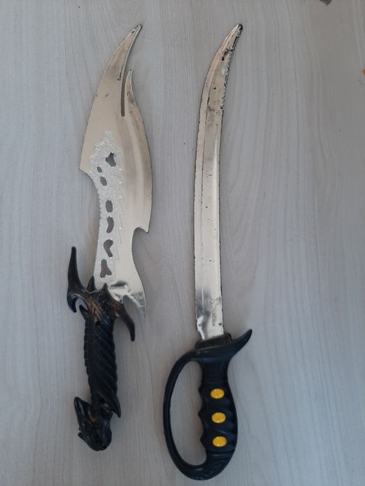 Продам игрушечные сабли