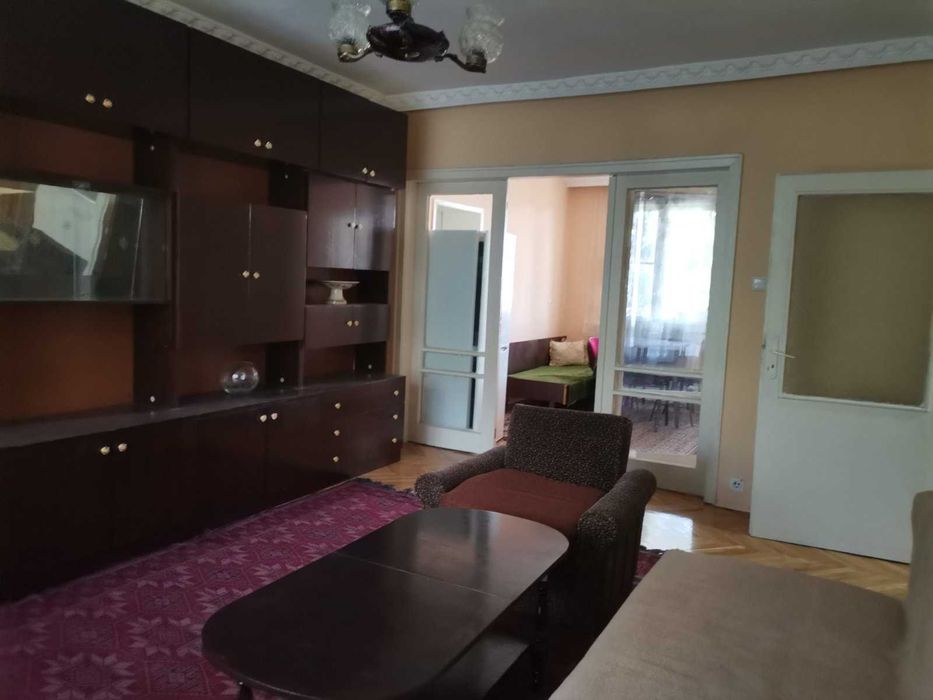 Дава се под наем Тристаен апартамент в Шумен, Добруджански - 90 кв.м за 306 € - Снимка #1