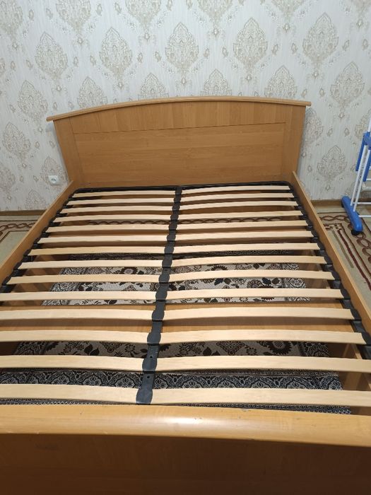 Двухспальная кровать б/у