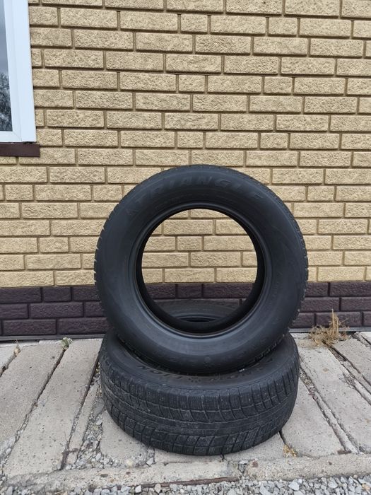 Продам  зимний комплект шин липучка