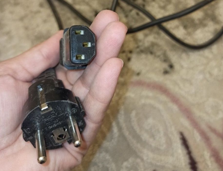 Шнур для компютера