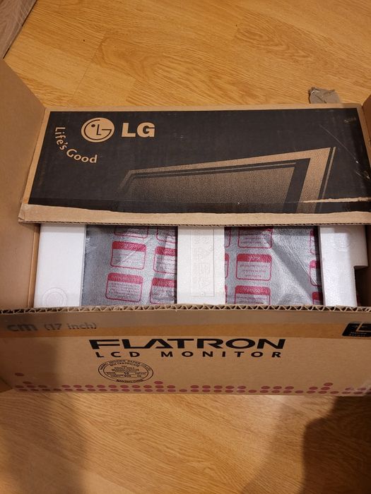 Lot 3 monitoare LCD,LG 17",Fujitsu Siemens 19",Maguay 19"