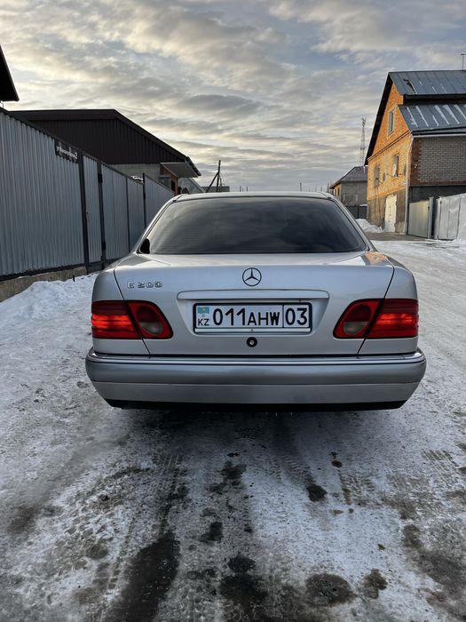 Продам а/м мерседес w 210 е 200