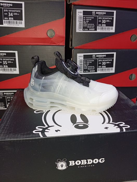 Кроссовки по 8000 тг