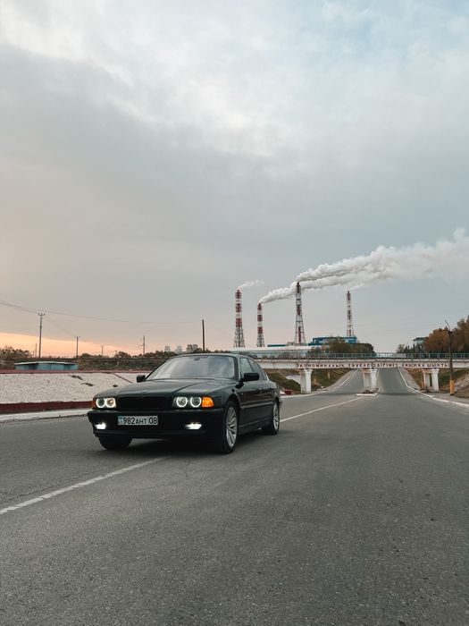 Продается БМВ 7серии 2.8