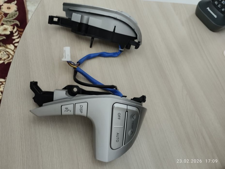 Продам кнопки руля на Камри 40-45