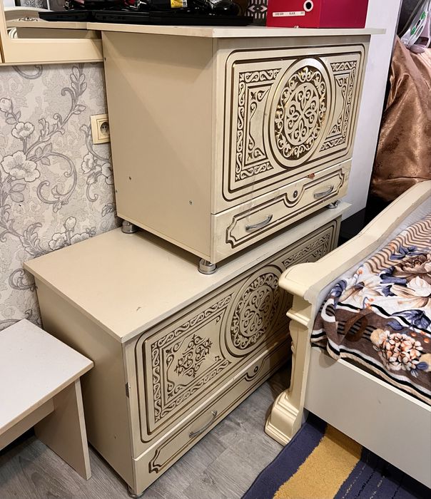 Продается двуспальная кровать.