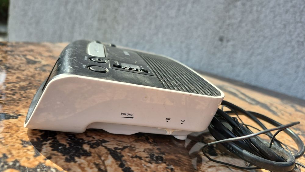 Vând Radio Philips de masa cu ceas digital,model Aj - 3121

- radi