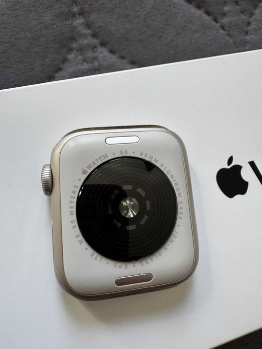 Смарт часовник AppleWatch SE2 v2 Cellular, 40mm,S/M, Starlight+Подарък