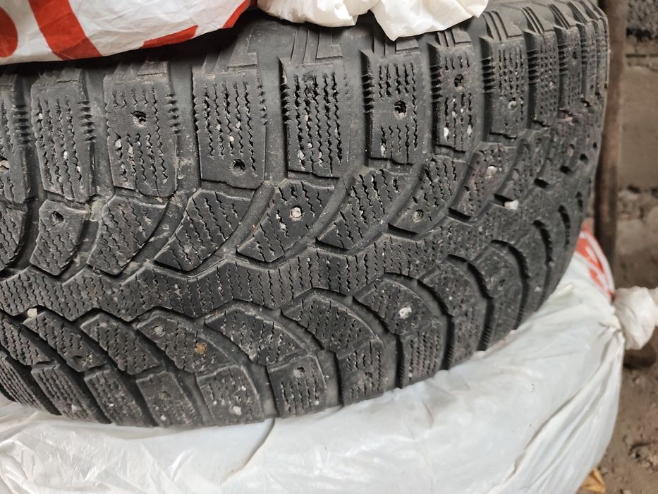 Продам резину на 17.