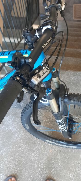 Bicicleta full suspension Rocky Mountain Thunderbolt 750