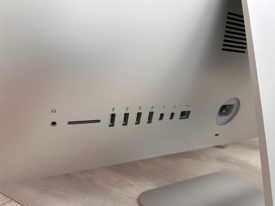 Продаётся Apple iMac 21.5" (конец 2013)
