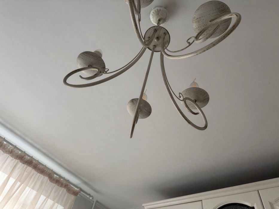 Люстра на кухню, в хорошем состоянии