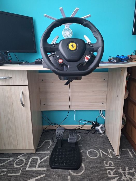 Продавам волан Thrustmaster