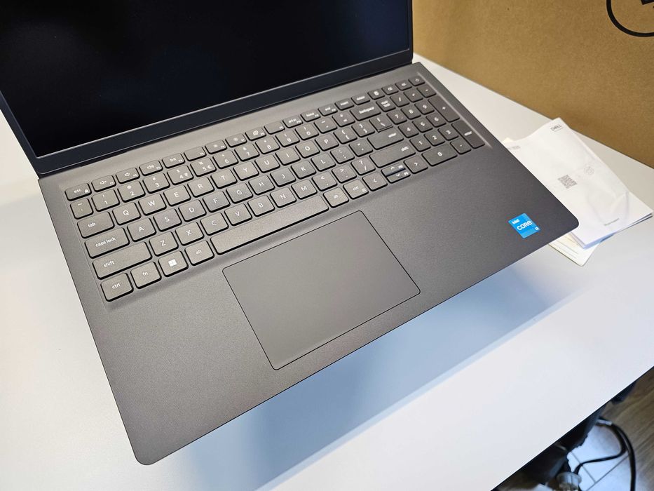ПРОДАМ Dell Vostro 3520 Ноутбук Core™i3-1215U/8GB/256SSD/15.6"iPSFulHD