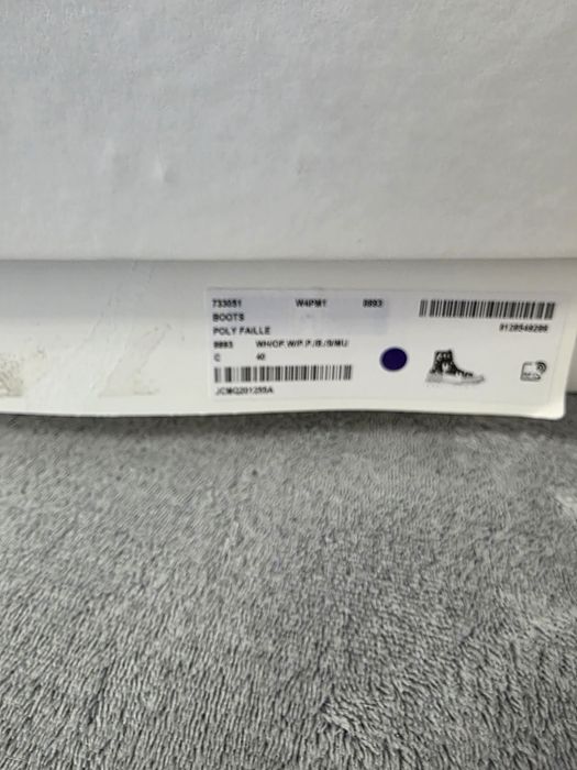 Alexander Mcqueen pentru femei.