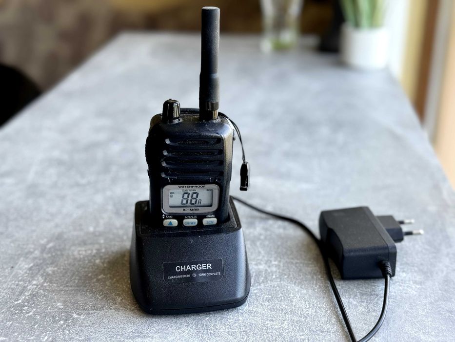 Морска / Речна преносима УКВ VHF радиостанция ICOM IC-M88
