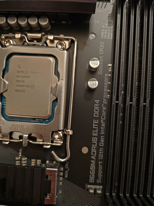 B660 Aorus Elite DDR4 + I5 12400F
