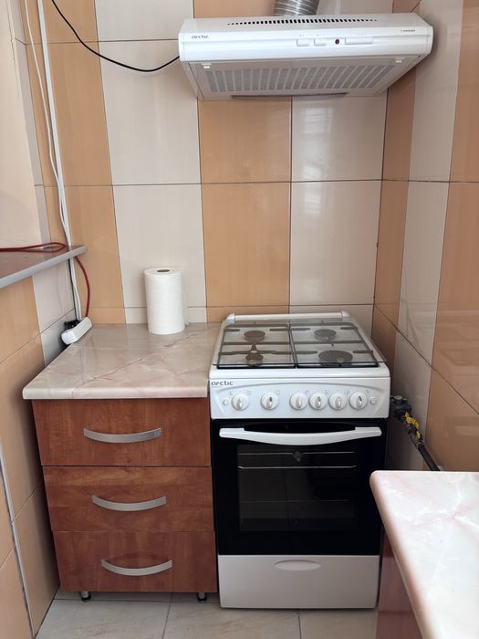 Inchiriez in regim hotelier apartament cu doua camere semidecomandat in Craiovita la Orizont