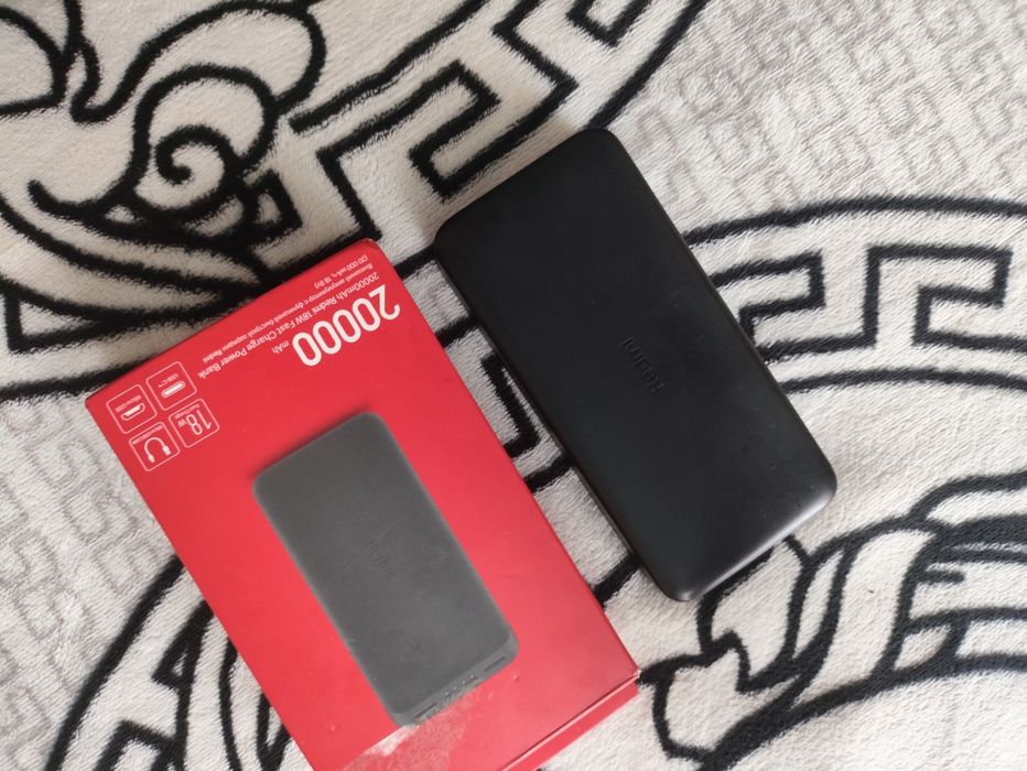 Продам повербанк заряжает хорошо раза три телефон,