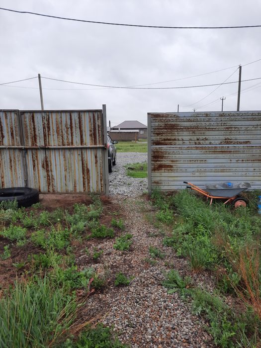 Земельный участок с постройкой