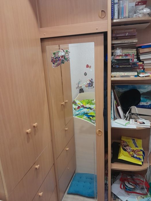 Продам  угловой  шкаф