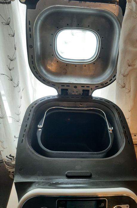 Aparat electric  de făcut paine