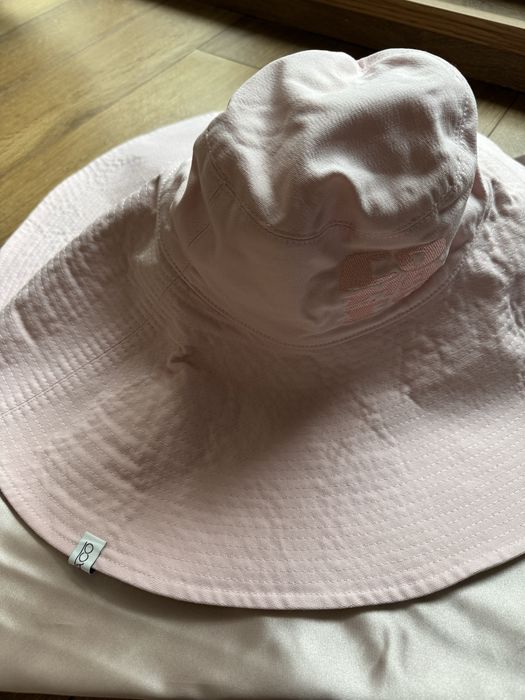 Шапка Comaco с голяма периферия